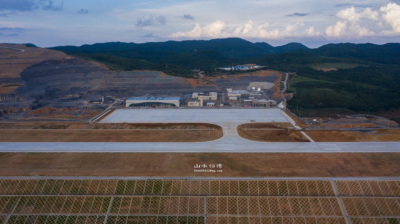 【多图航拍】在建中的仙女山机场